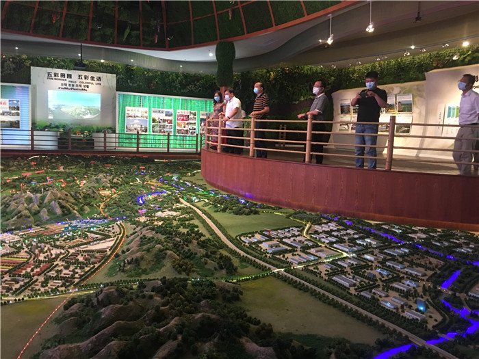 6月20日，馬鞍山市政府副秘書(shū)長(zhǎng)劉觀林，馬鞍山市委農(nóng)辦專(zhuān)職副主任賀明，博望區(qū)副區(qū)長(zhǎng)郝甲林，和縣人民政府副區(qū)長(zhǎng)毛祚雙，市政府辦公室四級(jí)調(diào)研員俞加生，花山區(qū)農(nóng)業(yè)農(nóng)村水利局局長(zhǎng)陳立兵，含山縣農(nóng)業(yè)農(nóng)村局局長(zhǎng)汪(圖2)