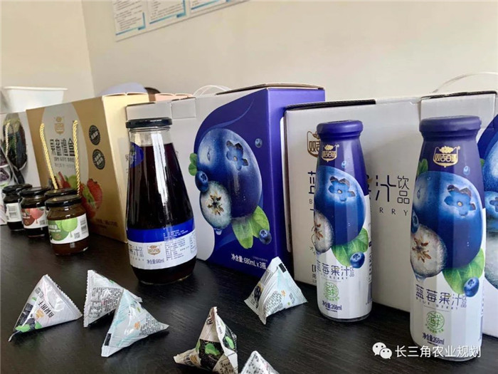 為了幫助園區(qū)的提檔升級(jí)，南京市農(nóng)業(yè)農(nóng)村局特委托中農(nóng)富通編制《南京市農(nóng)業(yè)園區(qū)發(fā)展研究報(bào)告》，以期從產(chǎn)業(yè)發(fā)展路徑、園區(qū)發(fā)展模式、保障措施等多維度為南京市農(nóng)業(yè)園區(qū)未來(lái)三年的發(fā)展做統(tǒng)籌謀劃。 8月19日，中農(nóng)(圖18)