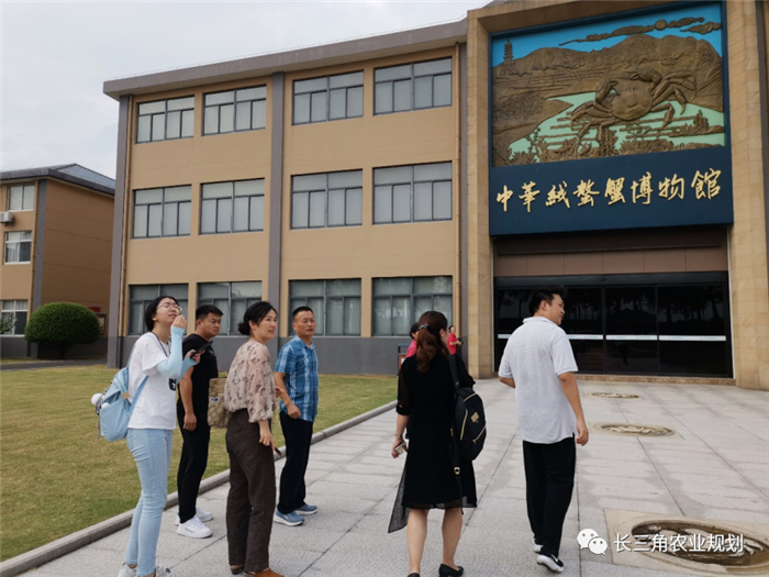 9月1日，中農富通團隊開啟了高淳區(qū)域內現(xiàn)代農業(yè)示范園的調研工作，此次高淳區(qū)農業(yè)園區(qū)調研由中農富通長三角農業(yè)規(guī)劃科學研究所所長薛欣艷與中國農業(yè)大學規(guī)劃研究所園區(qū)規(guī)劃部分管總工趙嬋璞帶隊。(圖4)