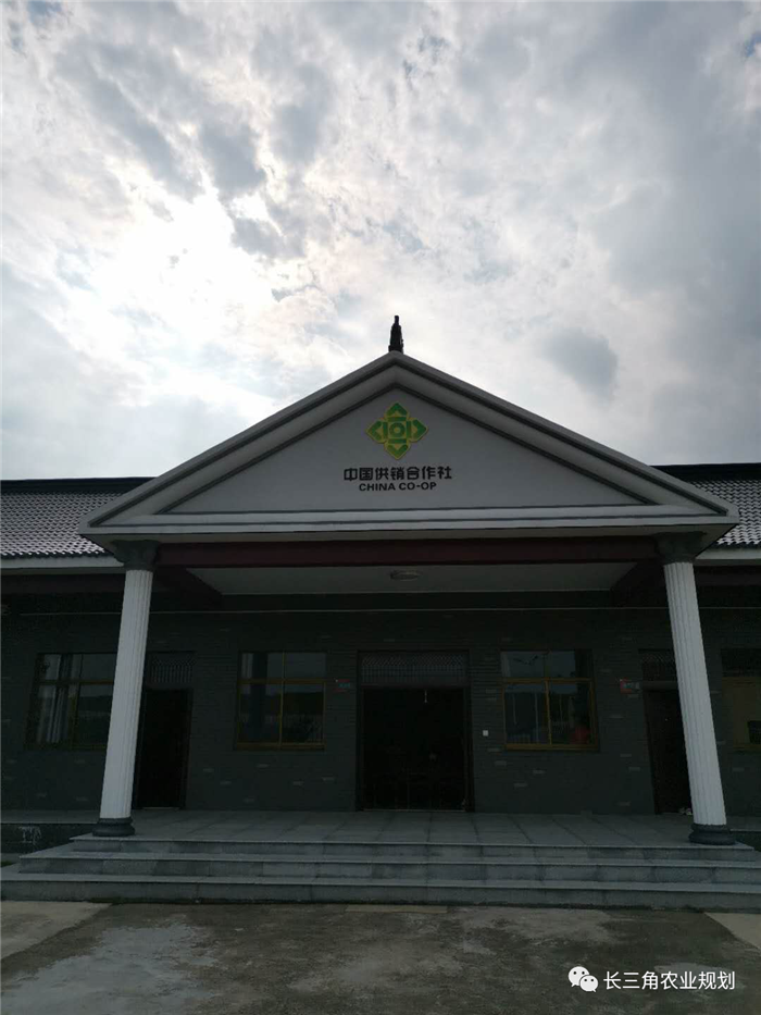 9月1日，中農富通團隊開啟了高淳區(qū)域內現(xiàn)代農業(yè)示范園的調研工作，此次高淳區(qū)農業(yè)園區(qū)調研由中農富通長三角農業(yè)規(guī)劃科學研究所所長薛欣艷與中國農業(yè)大學規(guī)劃研究所園區(qū)規(guī)劃部分管總工趙嬋璞帶隊。(圖10)