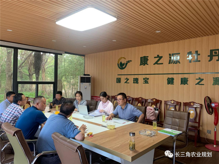 9月1日，中農富通團隊開啟了高淳區(qū)域內現(xiàn)代農業(yè)示范園的調研工作，此次高淳區(qū)農業(yè)園區(qū)調研由中農富通長三角農業(yè)規(guī)劃科學研究所所長薛欣艷與中國農業(yè)大學規(guī)劃研究所園區(qū)規(guī)劃部分管總工趙嬋璞帶隊。(圖11)