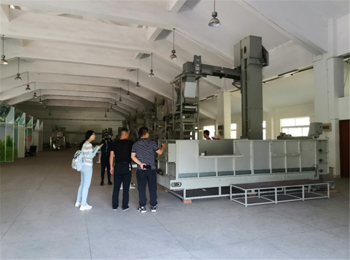 9月3日，中農(nóng)富通調(diào)研組兵分兩路對(duì)南京高淳區(qū)武家嘴現(xiàn)代農(nóng)業(yè)產(chǎn)業(yè)示范園區(qū)和棲霞區(qū)龍?zhí)冬F(xiàn)代農(nóng)業(yè)產(chǎn)業(yè)示范園區(qū)的調(diào)研工作。(圖6)