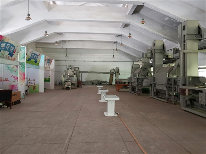 9月3日，中農(nóng)富通調(diào)研組兵分兩路對(duì)南京高淳區(qū)武家嘴現(xiàn)代農(nóng)業(yè)產(chǎn)業(yè)示范園區(qū)和棲霞區(qū)龍?zhí)冬F(xiàn)代農(nóng)業(yè)產(chǎn)業(yè)示范園區(qū)的調(diào)研工作。(圖9)