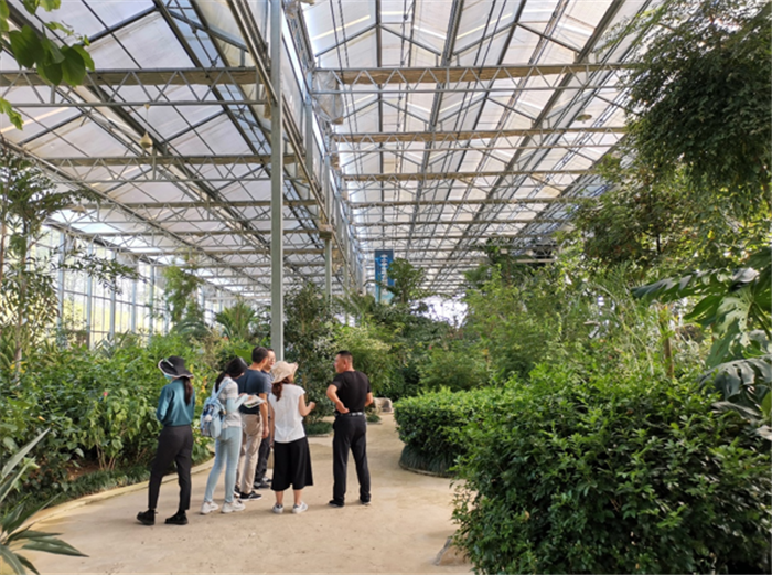 9月3日，中農(nóng)富通調(diào)研組兵分兩路對(duì)南京高淳區(qū)武家嘴現(xiàn)代農(nóng)業(yè)產(chǎn)業(yè)示范園區(qū)和棲霞區(qū)龍?zhí)冬F(xiàn)代農(nóng)業(yè)產(chǎn)業(yè)示范園區(qū)的調(diào)研工作。(圖10)