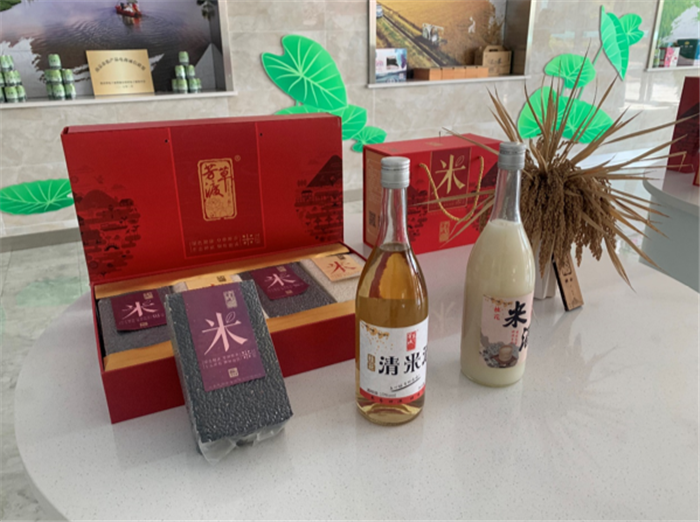 9月3日，中農(nóng)富通調(diào)研組兵分兩路對(duì)南京高淳區(qū)武家嘴現(xiàn)代農(nóng)業(yè)產(chǎn)業(yè)示范園區(qū)和棲霞區(qū)龍?zhí)冬F(xiàn)代農(nóng)業(yè)產(chǎn)業(yè)示范園區(qū)的調(diào)研工作。(圖22)